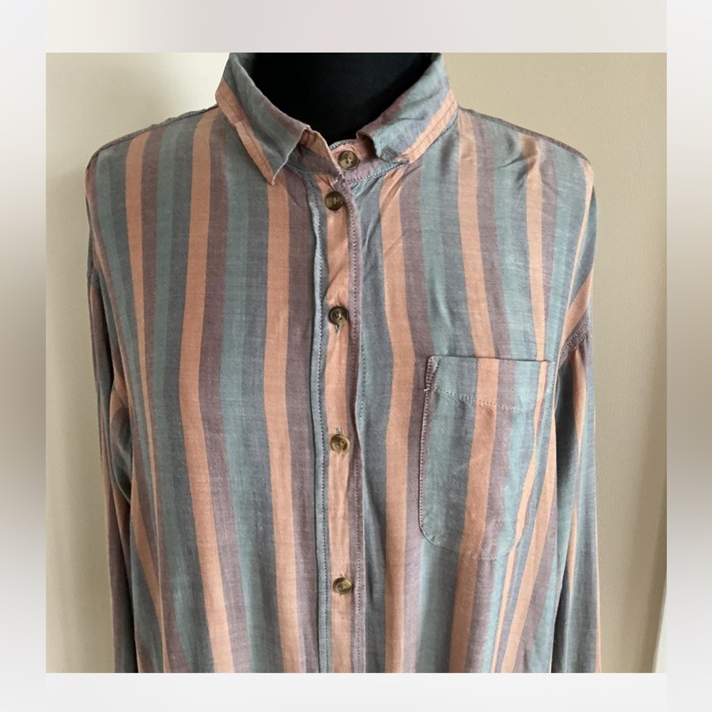 American Eagle Outfitters Multicolor Striped Button-Down Shirt